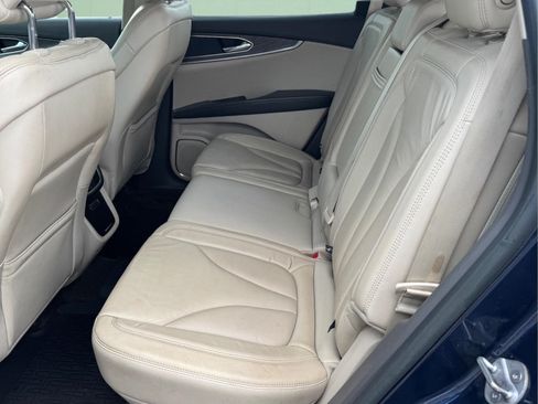 Used 2017 Lincoln MKX Select w/ MKX Climate Package AWD/4WD image 11