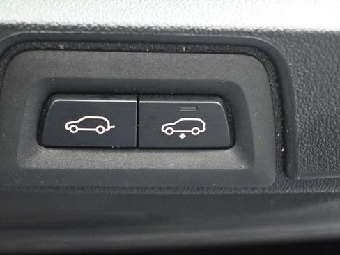 Used 2024 BMW X7 xDrive40i w/ Premium Package image 25