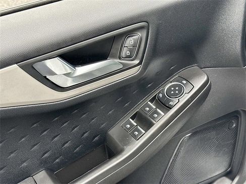 Used 2020 Ford Escape SE image 17