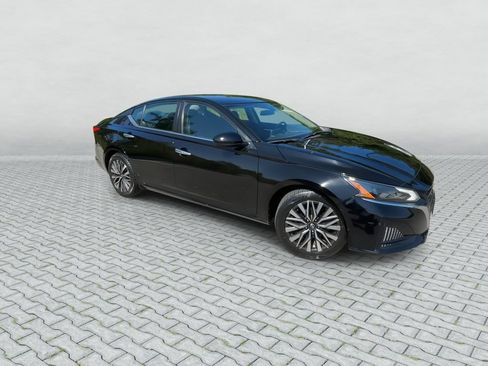 Certified 2023 Nissan Altima 2.5 SV FWD image 3