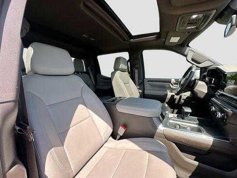 Used 2023 GMC Sierra 1500 SLT w/ SLT Premium Plus Package AWD/4WD image 29