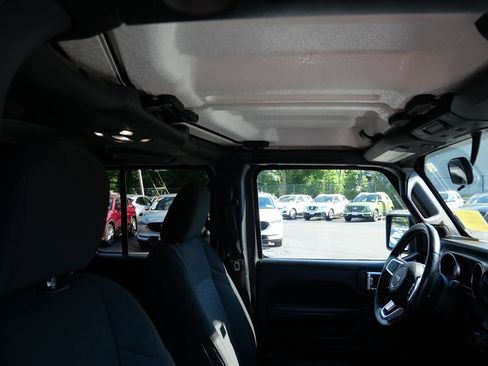 Used 2020 Jeep Gladiator Sport w/ Quick Order Package 24S AWD/4WD image 29