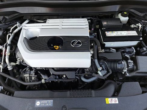 Used 2022 Lexus UX 200 w/ Accessory Package (Z2) FWD image 32