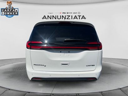Used 2025 Chrysler Pacifica Limited