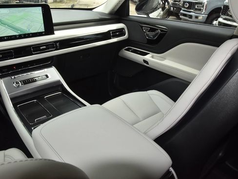 New 2026 Lincoln Aviator 2WD image 18