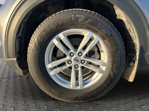 Used 2022 Ford Explorer XLT w/ Equipment Group 202A image 25