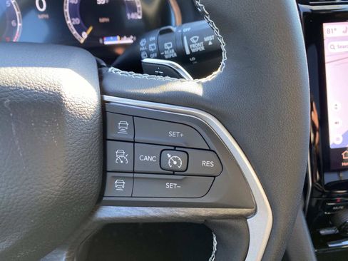 New 2025 Jeep Grand Cherokee Limited image 15