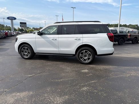 Used 2025 Ford Expedition Active RWD image 6