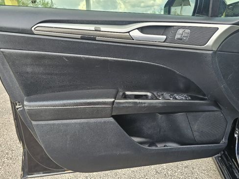 Used 2020 Ford Fusion SEL image 19