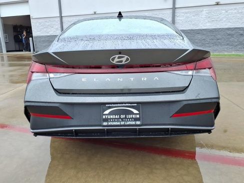 New 2026 Hyundai Elantra SE FWD image 3