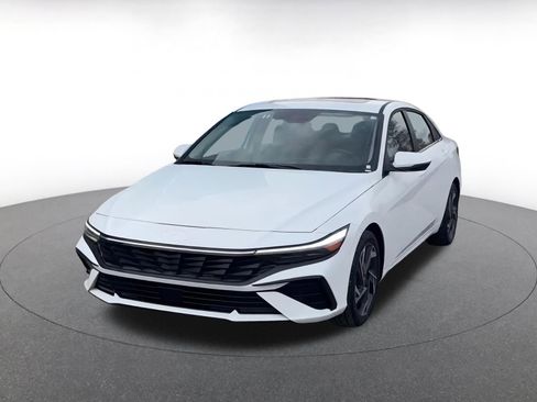 Used 2025 Hyundai Elantra Limited image 7