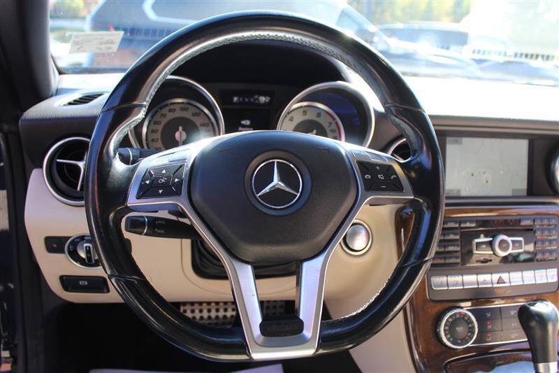Used 2015 Mercedes-Benz SLK 250 w/ Premium Package image 20