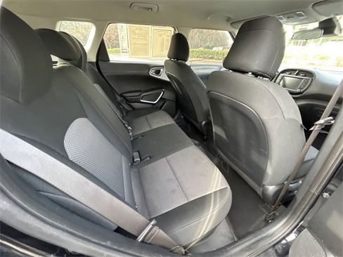 Certified 2022 Kia Soul LX w/ Technology Package image 18