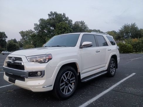 Used 2020 Toyota 4Runner Limited AWD/4WD image 2
