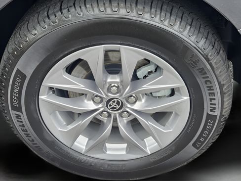Certified 2025 Toyota Sienna XLE FWD image 35