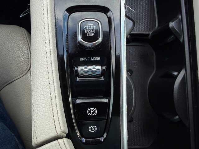 Used 2018 Volvo XC90 T6 Momentum w/ Convenience Package AWD/4WD image 13