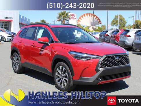Used 2024 Toyota Corolla Cross XLE w/ Convenience Package FWD image 5