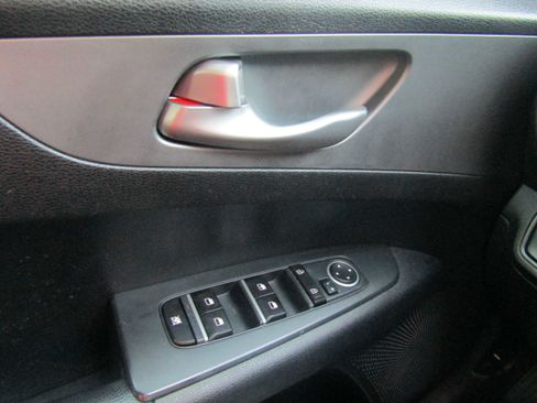 Used 2019 Kia Forte LXS image 17