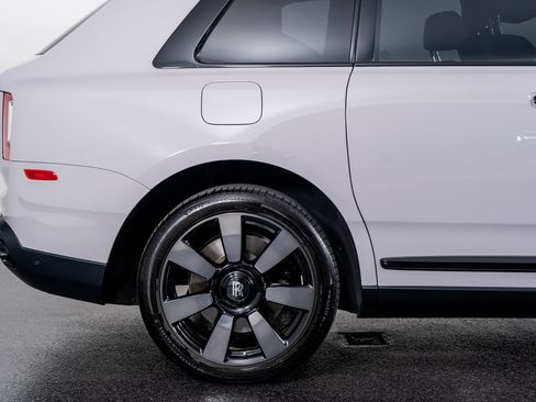 Used 2023 Rolls-Royce Cullinan image 8