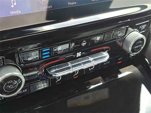 New 2025 Jeep Grand Cherokee Summit image 11