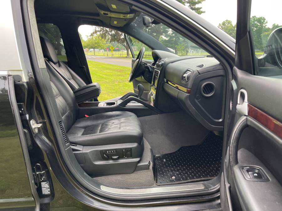 Used 2005 Porsche Cayenne Turbo AWD/4WD image 32