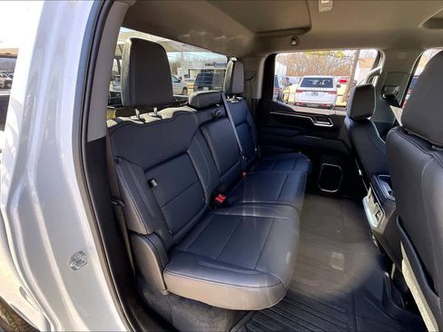 Used 2025 GMC Sierra 1500 SLT w/ SLT Premium Package image 18