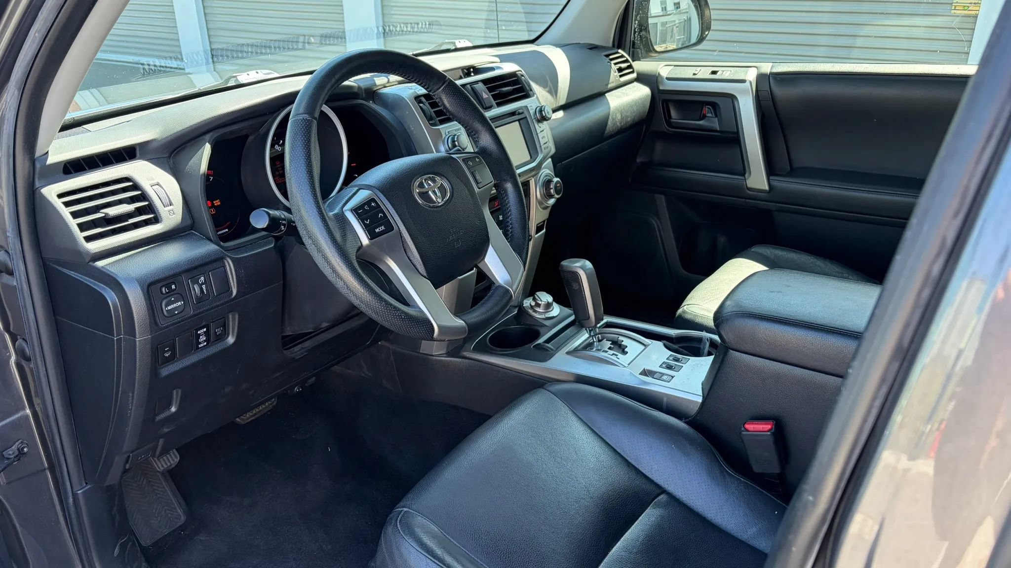 Used 2012 Toyota 4Runner Limited w/ Convenience Pkg AWD/4WD image 10