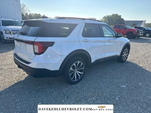 Used 2025 Ford Explorer ST-Line AWD/4WD image 3