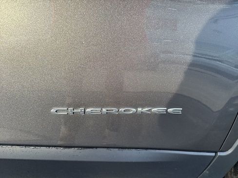 Used 2022 Jeep Cherokee Limited image 9