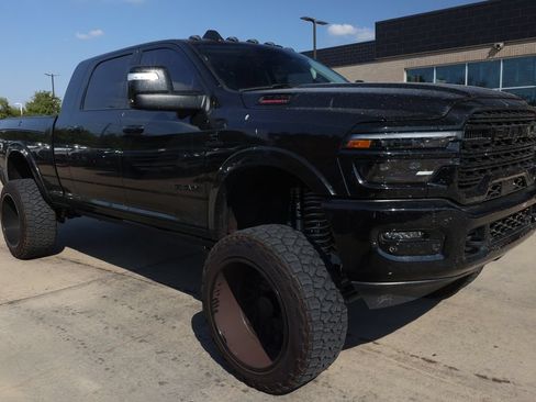 Used 2025 RAM 2500 Limited AWD/4WD image 3
