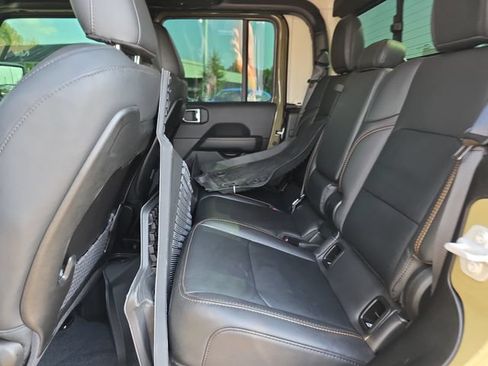 Used 2025 Jeep Gladiator Sport AWD/4WD image 11