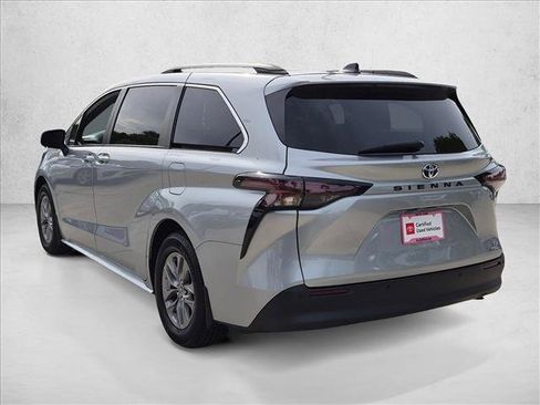 Certified 2024 Toyota Sienna XLE FWD image 7