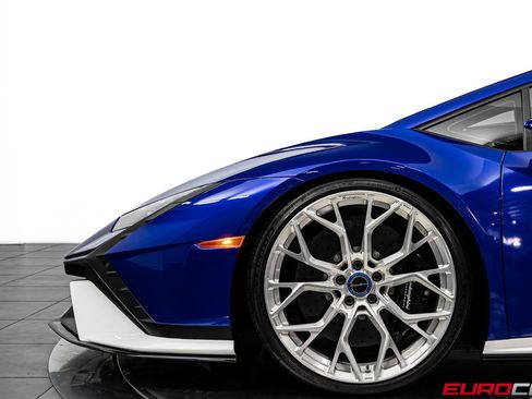 Used 2023 Lamborghini Huracan Tecnica image 14