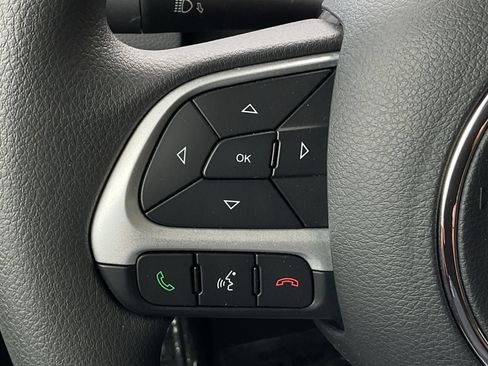 Used 2023 Jeep Renegade Latitude AWD/4WD image 34