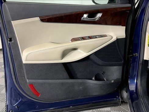 Used 2017 Kia Sorento LX w/ LX Convenience Package image 24