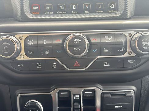 Used 2023 Jeep Wrangler Unlimited Sahara AWD/4WD image 24