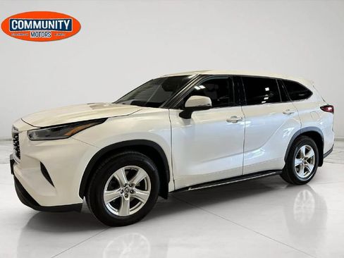 Used 2021 Toyota Highlander L AWD/4WD image 2