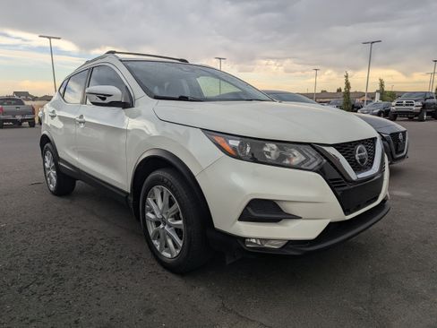 Used 2020 Nissan Rogue Sport SV w/ All-Weather Package AWD/4WD image 3