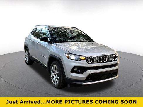 Used 2025 Jeep Compass Limited image 1