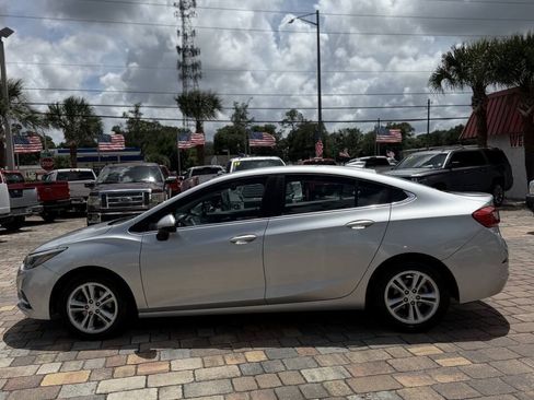 Used 2018 Chevrolet Cruze LT w/ LT Fleet Convenience Package FWD image 12