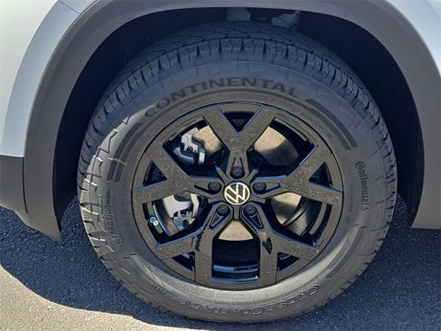 New 2025 Volkswagen Atlas Peak Edition SE image 13