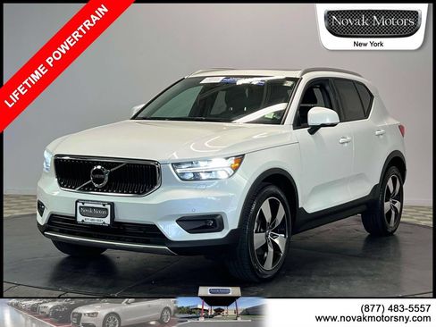 Used 2022 Volvo XC40 T5 Momentum w/ Premium Package AWD/4WD image 4