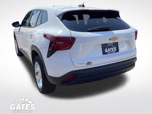 Used 2024 Chevrolet Trax LS w/ LS Convenience Package FWD image 7