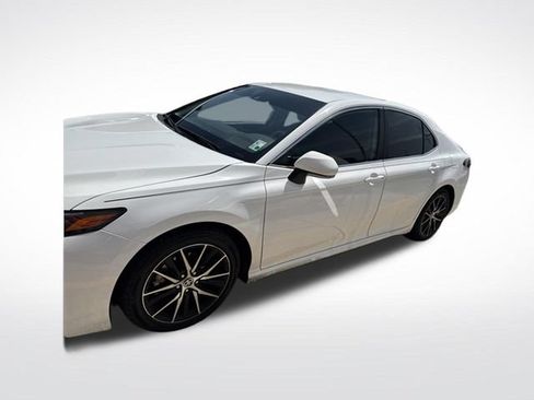 Used 2023 Toyota Camry SE FWD image 2