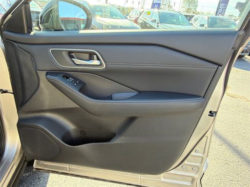 Used 2025 Nissan Rogue Platinum w/ Platinum Premium Package image 14