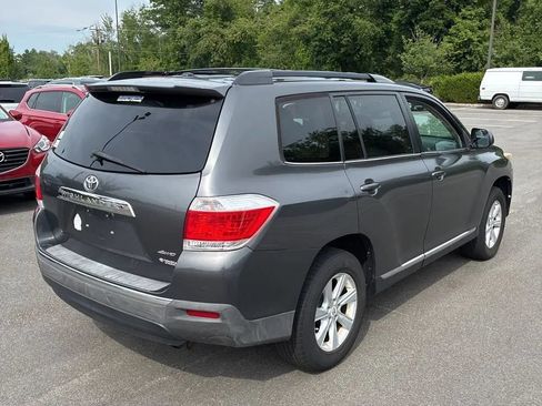 Used 2011 Toyota Highlander SE w/ Tow Pkg AWD/4WD image 6