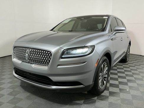Used 2022 Lincoln Nautilus Reserve AWD/4WD image 2