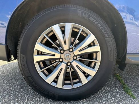 Used 2019 Nissan Pathfinder SL FWD image 25