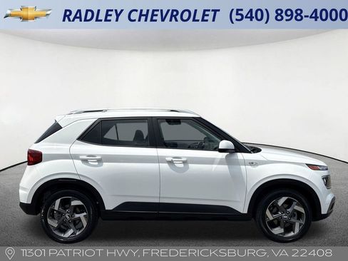 Used 2025 Hyundai Venue SEL FWD image 20