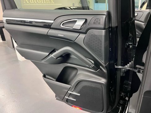 Used 2016 Porsche Cayenne image 30